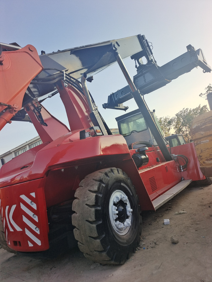KALMAR DRF450 - Reach stacker: picture 3 KALMAR DRF450 - Reach stacker: picture 3