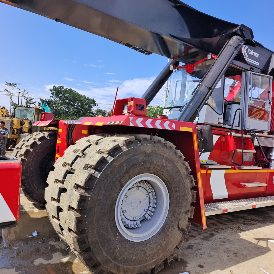 KALMAR DRF450 DRT450 DRT DRD DRU 450 45 TON - Reach stacker: picture 4 KALMAR DRF450 DRT450 DRT DRD DRU 450 45 TON - Reach stacker: picture 4