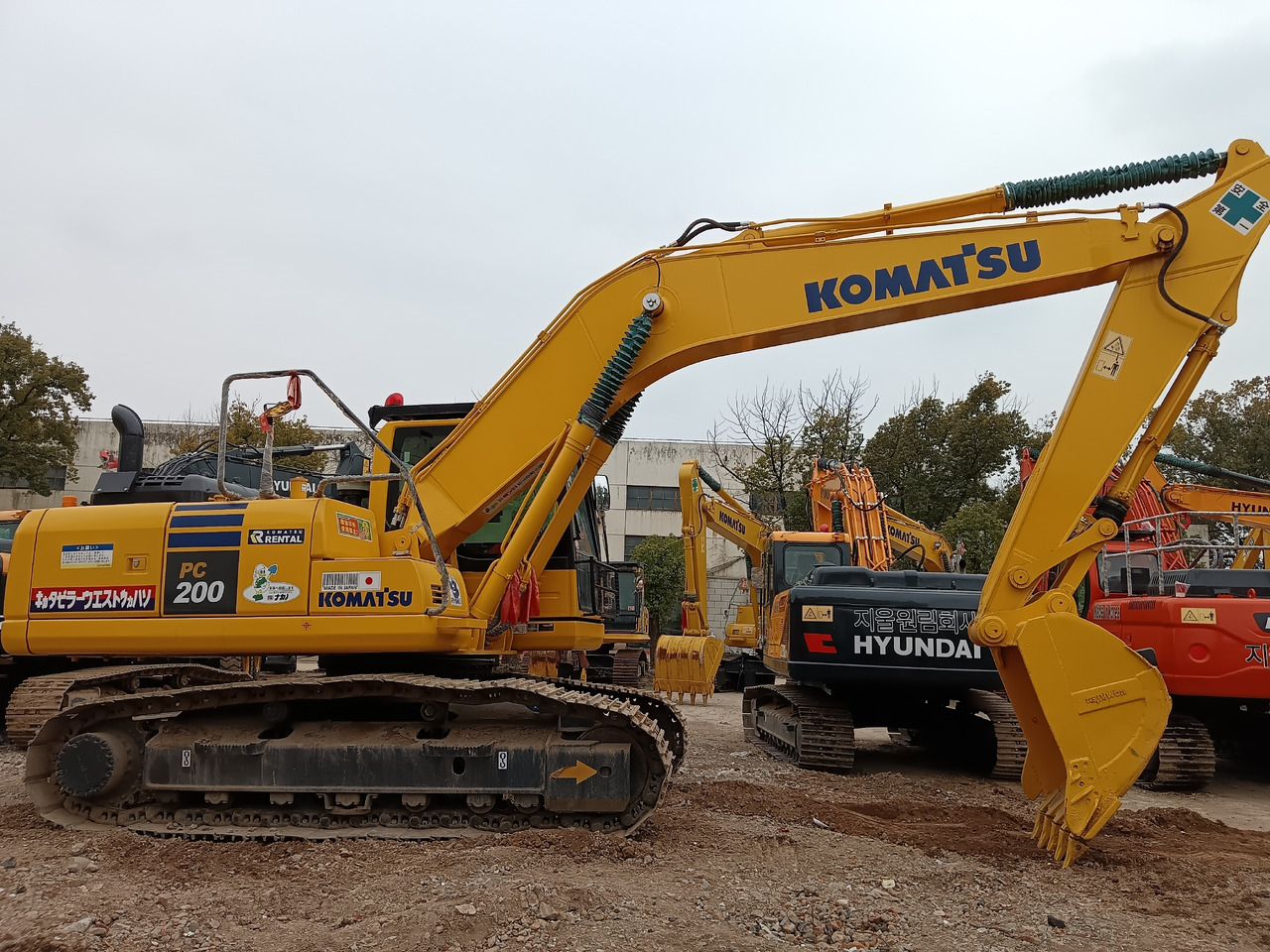 Crawler excavator KOMATSU PC200-8: picture 6