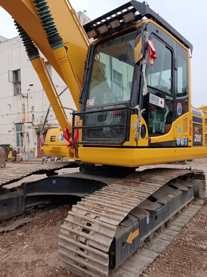 Crawler excavator KOMATSU PC200-8: picture 9