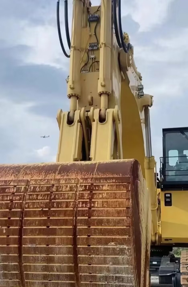 KOMATSU PC2000-8 PC 2000 - 8 Mining Excavator - Crawler excavator: picture 2 KOMATSU PC2000-8 PC 2000 - 8 Mining Excavator - Crawler excavator: picture 2