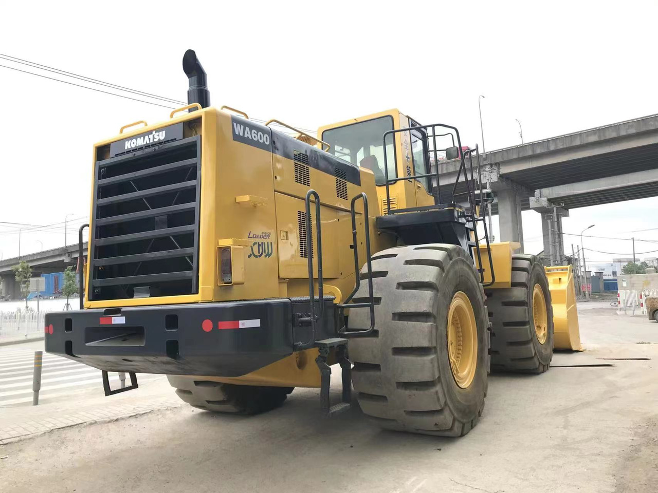 KOMATSU WA600-6 - Wheel loader: picture 4 KOMATSU WA600-6 - Wheel loader: picture 4