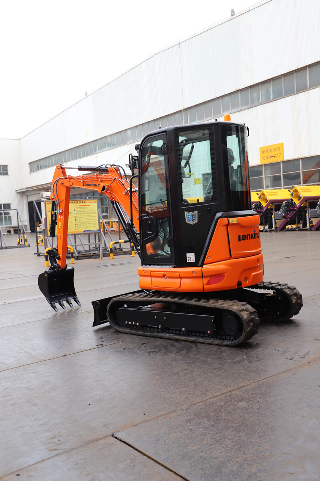 New Mini excavator LONKING CDM6025 2.65 TON BRAND NEW: picture 1