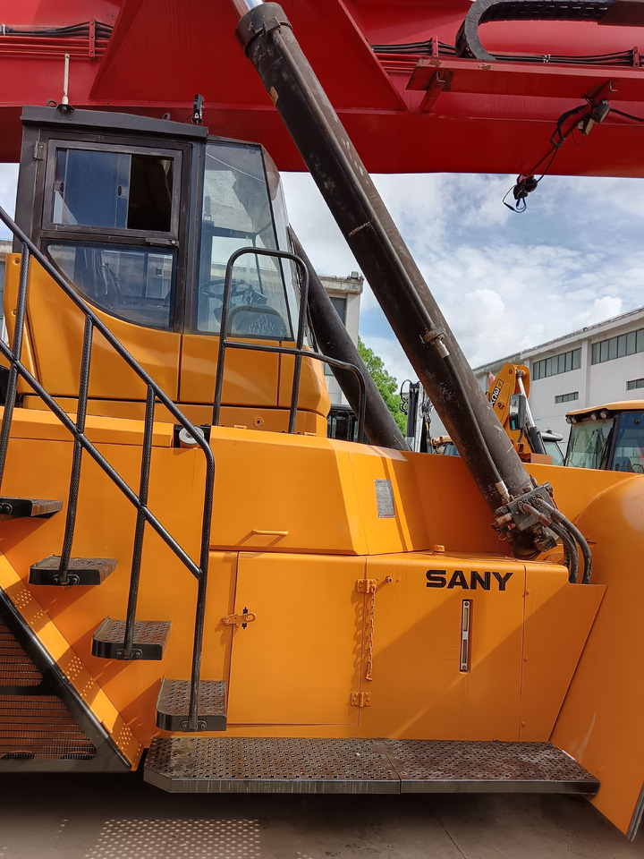 SANY SRSC45C30 REACH CRANE 45 TON - Reach stacker: picture 5 SANY SRSC45C30 REACH CRANE 45 TON - Reach stacker: picture 5