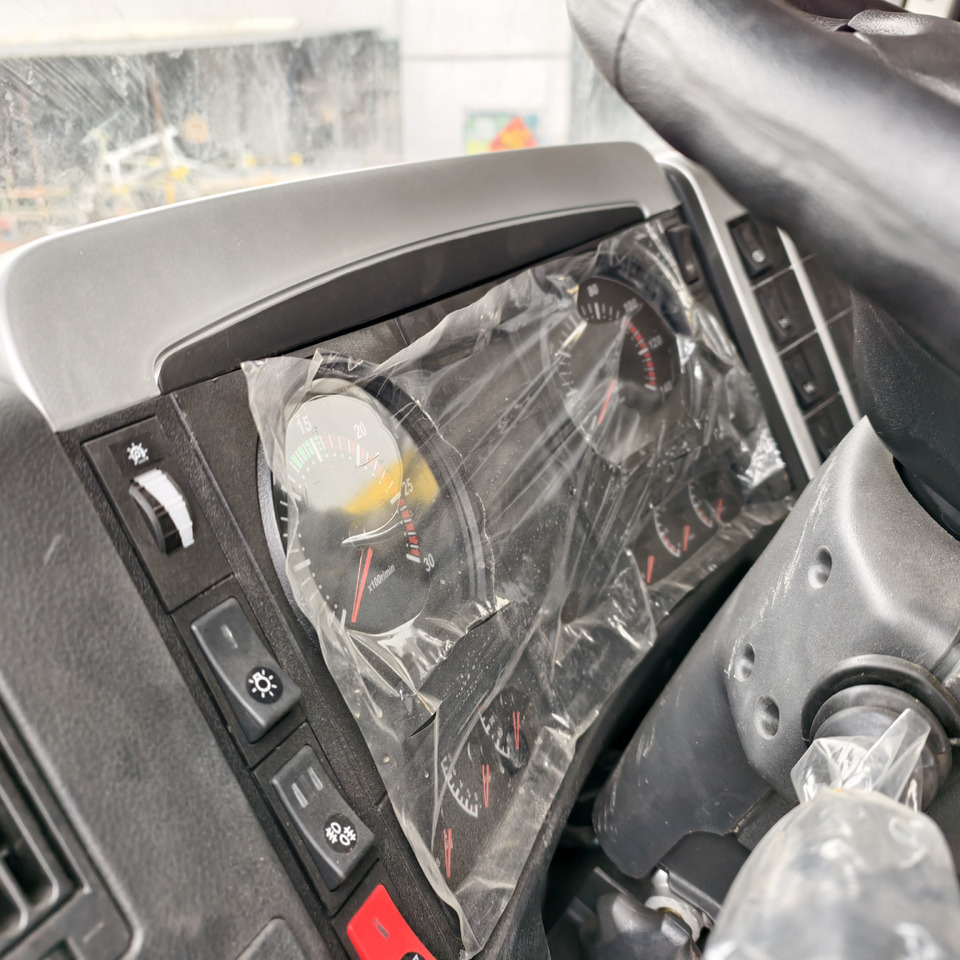 SHACMAN F3000 6*4 DUMP TRUCK - Tipper: picture 1 SHACMAN F3000 6*4 DUMP TRUCK - Tipper: picture 1