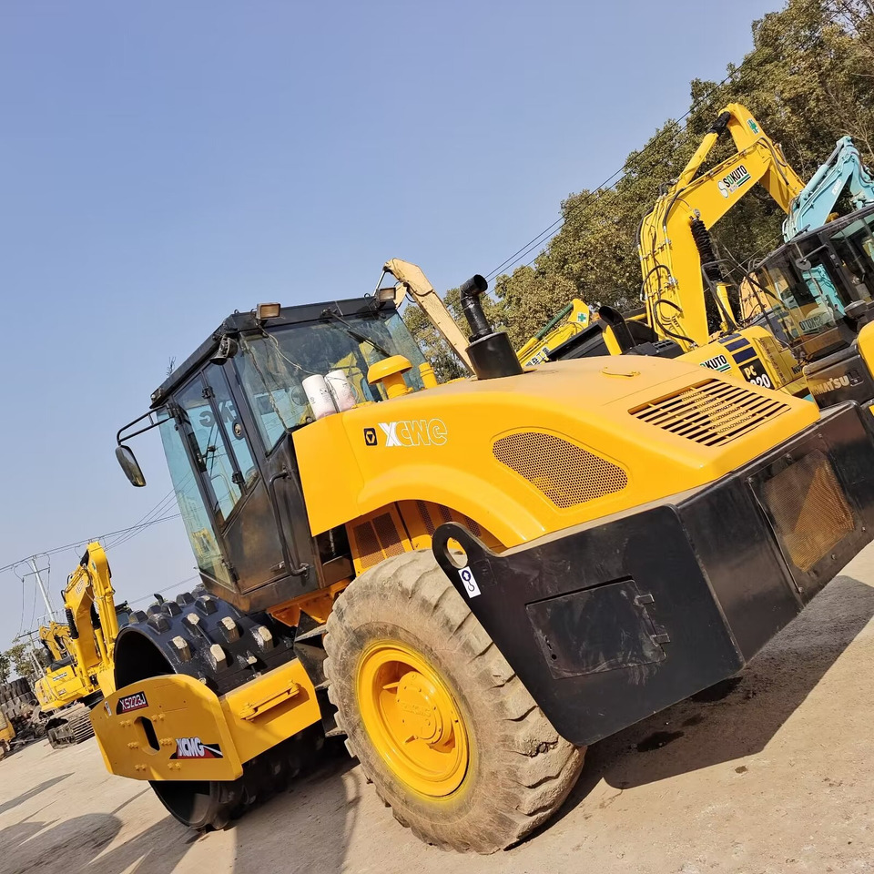 Road roller XCMG XS223J WITH SHEEP FOOT PAD: picture 9