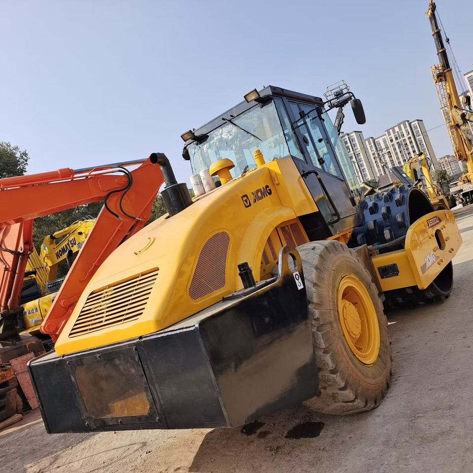 XCMG xs 223j XS223J Goat Horn Vibratory Roller Compactor - Road roller: picture 3 XCMG xs 223j XS223J Goat Horn Vibratory Roller Compactor - Road roller: picture 3