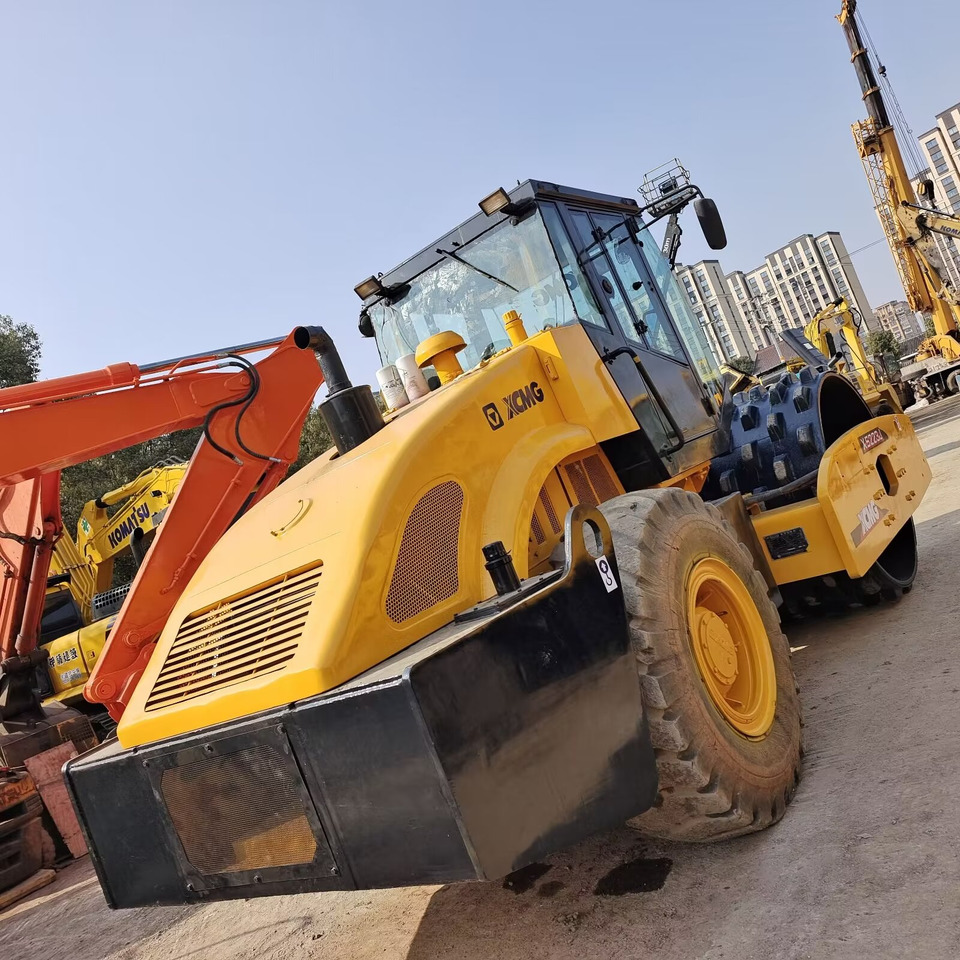 XCMG xs 223j XS223J Goat Horn Vibratory Roller Compactor - Road roller: picture 4 XCMG xs 223j XS223J Goat Horn Vibratory Roller Compactor - Road roller: picture 4