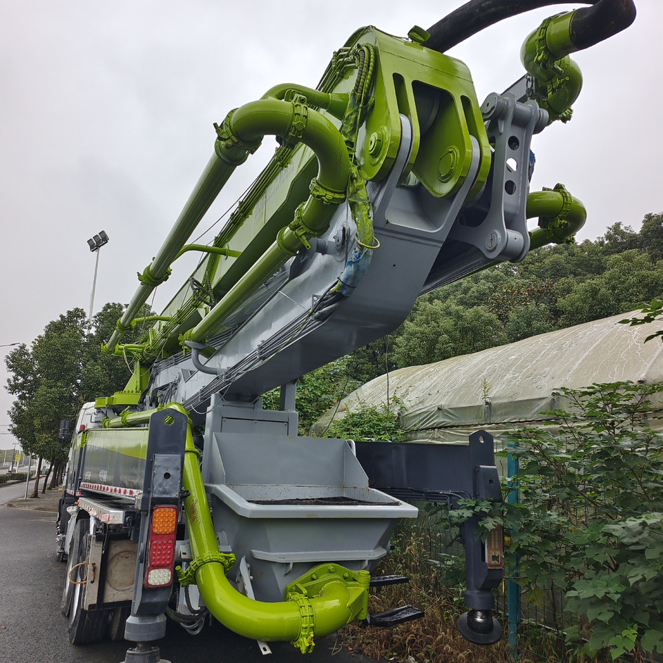 ZOOMLION ZLJ5336THBSE - Concrete pump truck: picture 5 ZOOMLION ZLJ5336THBSE - Concrete pump truck: picture 5