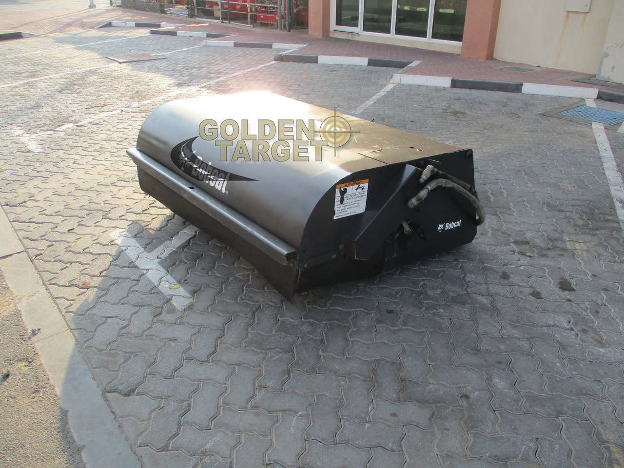 BOBCAT 72 Sweeper - Broom for Skid steer loader: picture 2 BOBCAT 72 Sweeper - Broom for Skid steer loader: picture 2