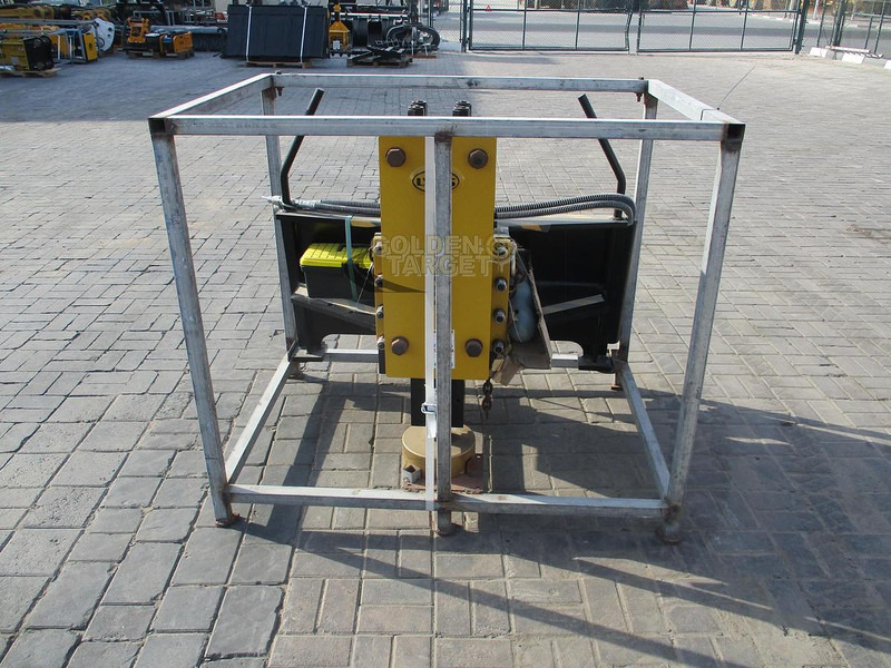 Lyals LY680 - Hydraulic hammer for Skid steer loader: picture 3 Lyals LY680 - Hydraulic hammer for Skid steer loader: picture 3