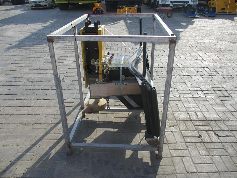 Lyals LY680 - Hydraulic hammer for Skid steer loader: picture 2 Lyals LY680 - Hydraulic hammer for Skid steer loader: picture 2