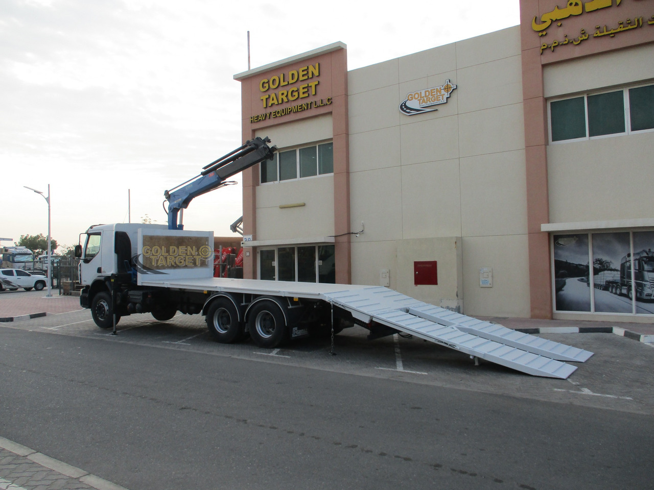 RENAULT Kerax 380 6×4 Crane Truck leasing RENAULT Kerax 380 6×4 Crane Truck: picture 12