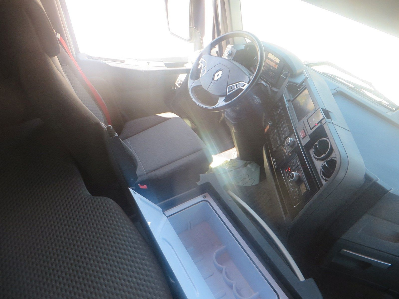 Tractor unit Renault T480 SC 4x2Tractor, Retarder: picture 18