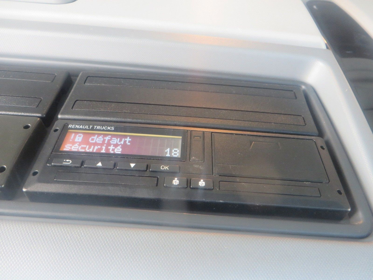 Tractor unit Renault T480 SC 4x2Tractor, Retarder: picture 16