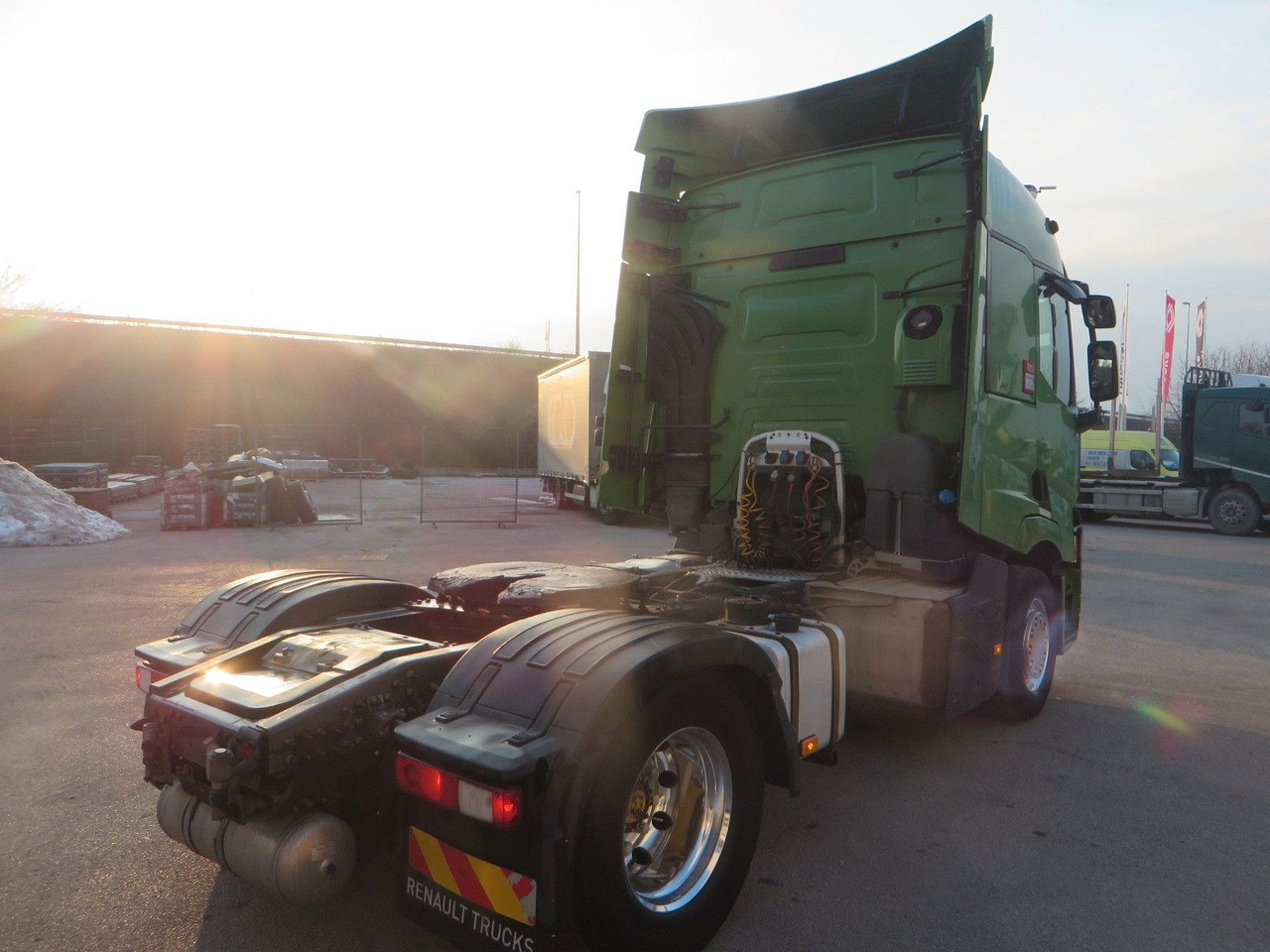 Renault T520 SC 4x2Tractor Retarder Tipper hydraulic - Tractor unit: picture 3 Renault T520 SC 4x2Tractor Retarder Tipper hydraulic - Tractor unit: picture 3