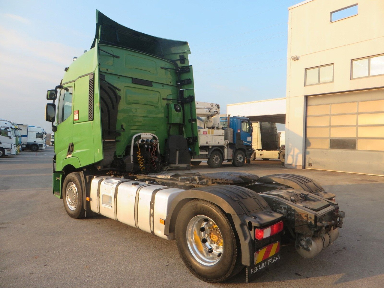 Renault T520 SC 4x2Tractor Retarder Tipper hydraulic - Tractor unit: picture 4 Renault T520 SC 4x2Tractor Retarder Tipper hydraulic - Tractor unit: picture 4