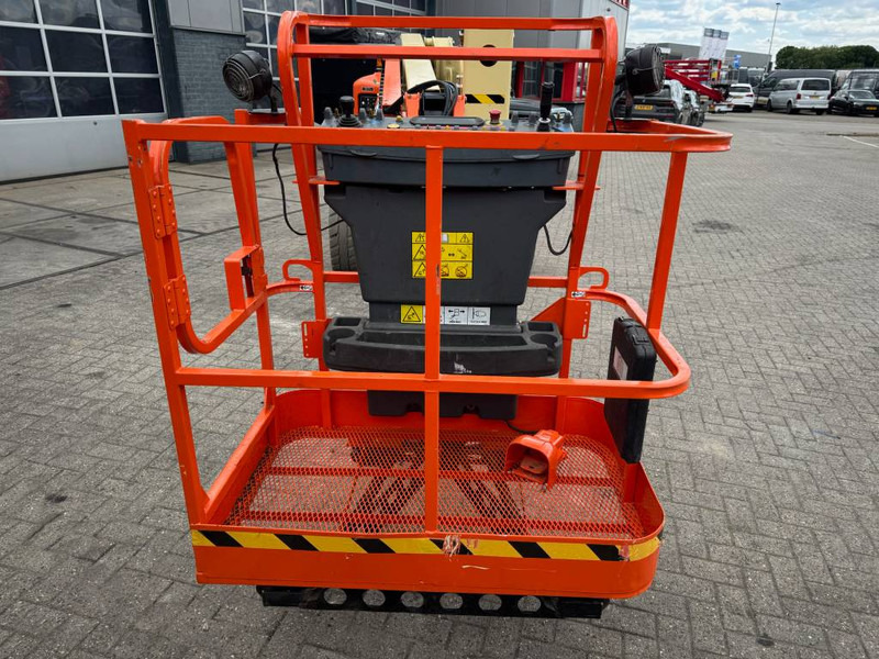 Articulated boom JLG E 450 AJ: picture 6