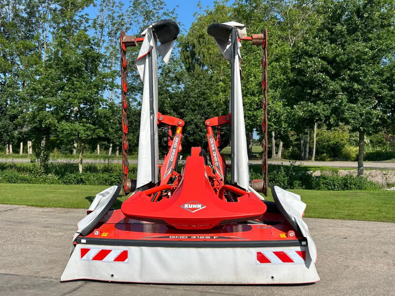 Kuhn GMD 9530 & GMD 3125 F-FF Triple maaier Vlindermaaier Schijvenmaaier - Mower: picture 2 Kuhn GMD 9530 & GMD 3125 F-FF Triple maaier Vlindermaaier Schijvenmaaier - Mower: picture 2