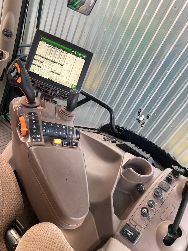 Farm tractor John Deere 6250 R: picture 10