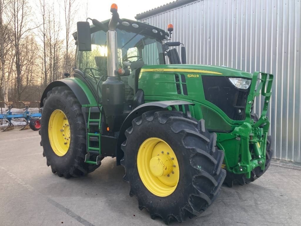Farm tractor John Deere 6250 R: picture 7