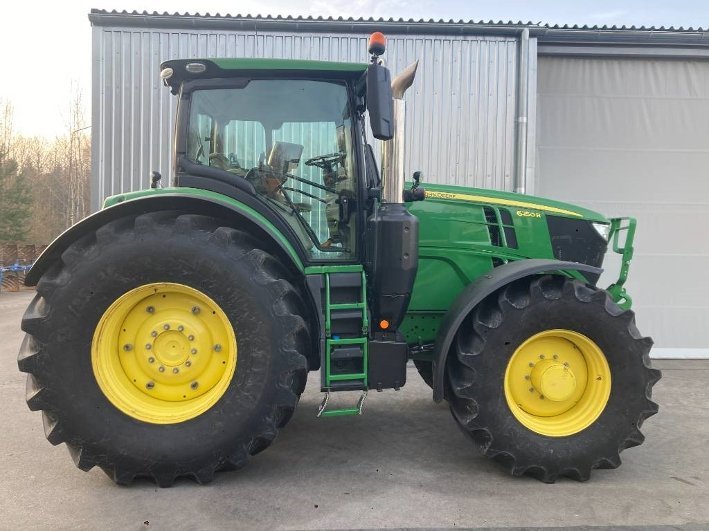 Farm tractor John Deere 6250 R: picture 6