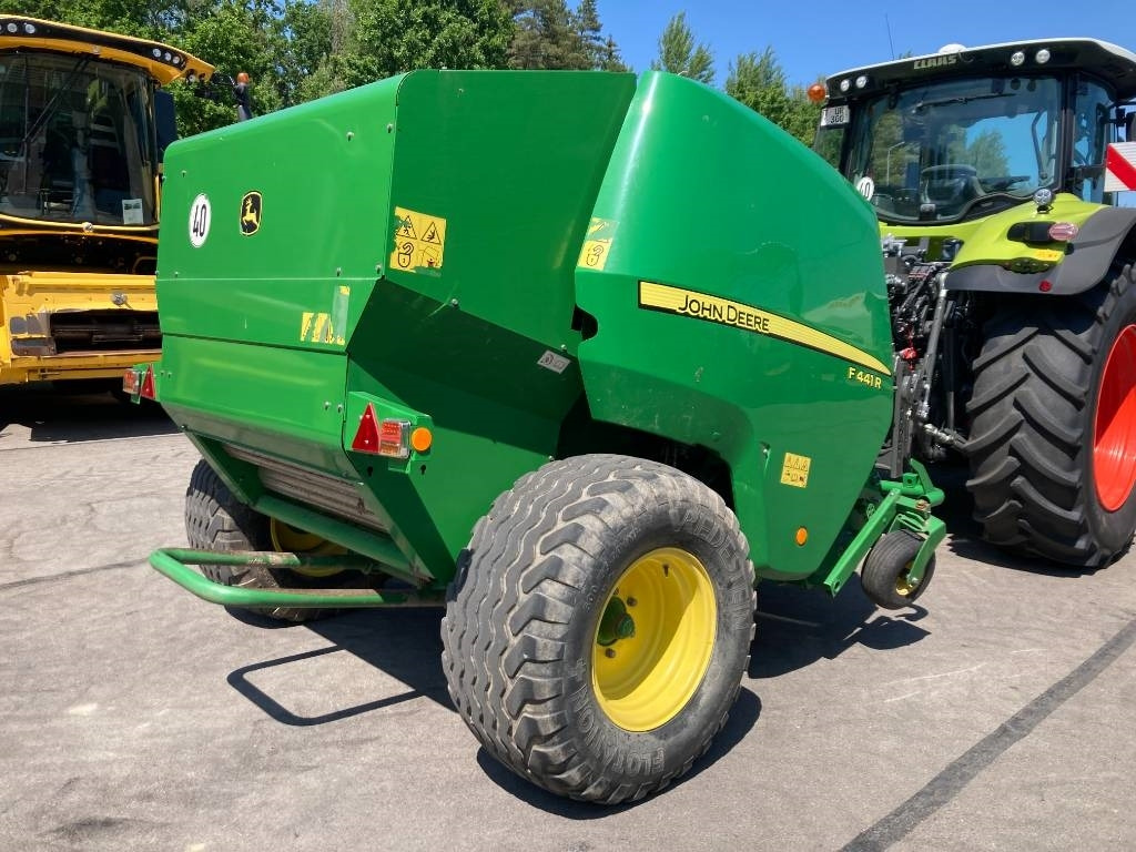 John Deere F441R - Round baler: picture 5 John Deere F441R - Round baler: picture 5