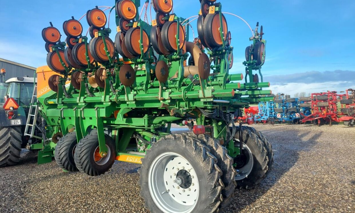 Amazone EDX 9000-TC MED GPS - Precision seed drill: picture 4 Amazone EDX 9000-TC MED GPS - Precision seed drill: picture 4