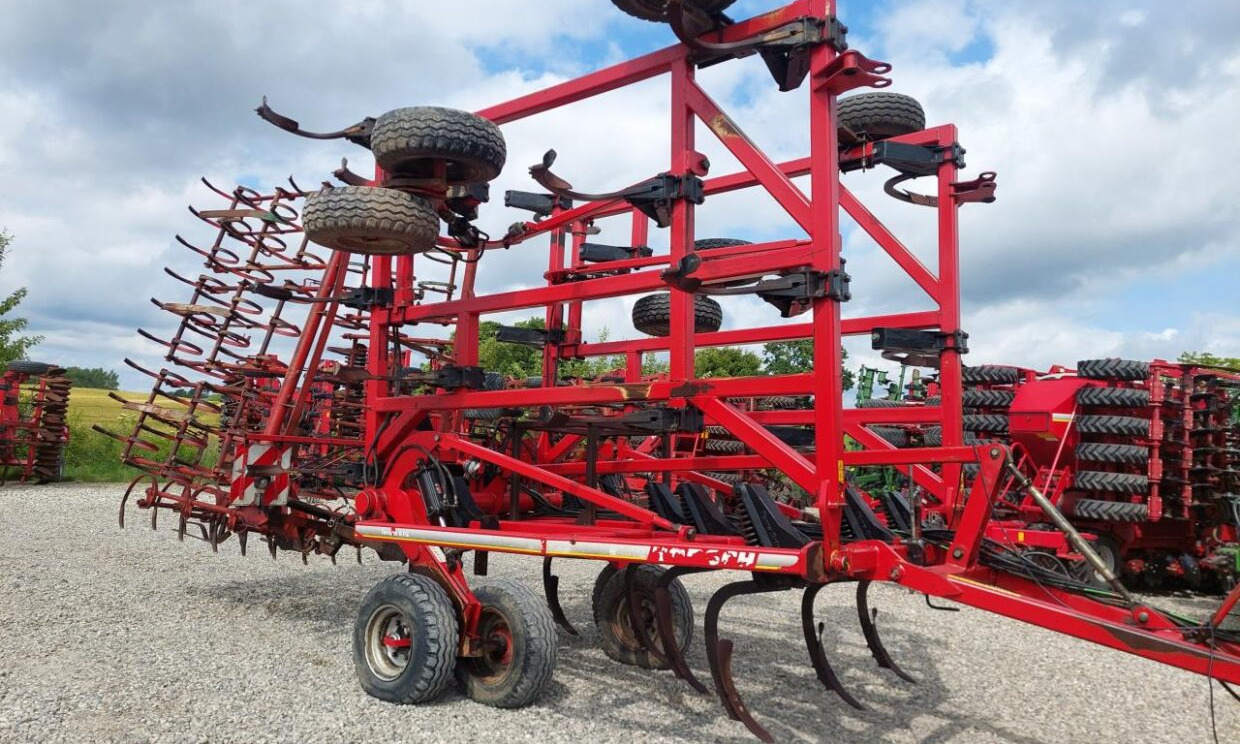 Horsch TERRANO 8 FG + Kverneland C - Harrow: picture 5 Horsch TERRANO 8 FG + Kverneland C - Harrow: picture 5