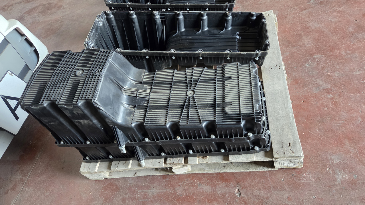 MERCEDES-BENZ ACTROS MP4 A4700105513 - Oil pan: picture 2 MERCEDES-BENZ ACTROS MP4 A4700105513 - Oil pan: picture 2