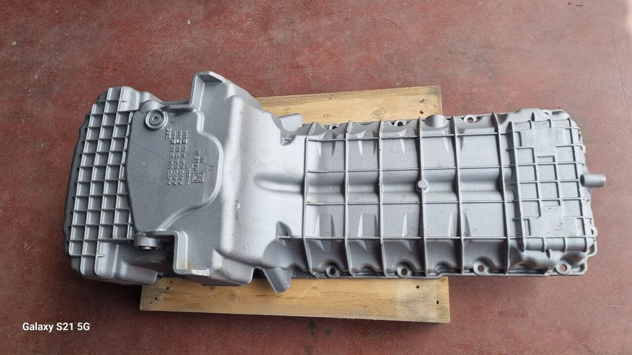 Mercedes-Benz OIL PAN ACTROS MP4 A4730102213   Mercedes-Benz ACTROS MP4 EURO 6 - Crankcase for Truck: picture 4 Mercedes-Benz OIL PAN ACTROS MP4 A4730102213   Mercedes-Benz ACTROS MP4 EURO 6 - Crankcase for Truck: picture 4