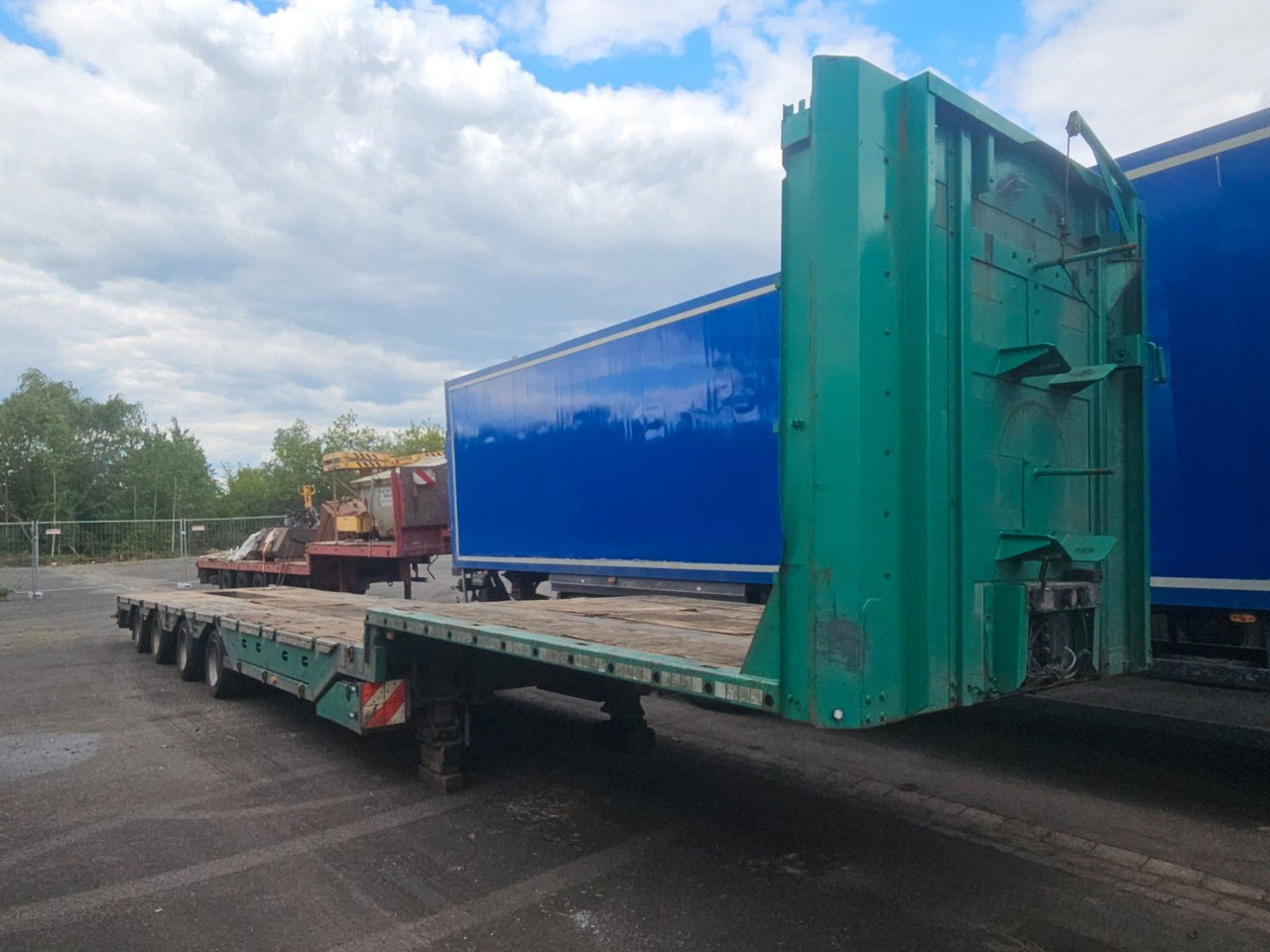 Meusburger MPG-4 Tieflader mit Radmulden 39.5t - Low loader semi-trailer: picture 2 Meusburger MPG-4 Tieflader mit Radmulden 39.5t - Low loader semi-trailer: picture 2