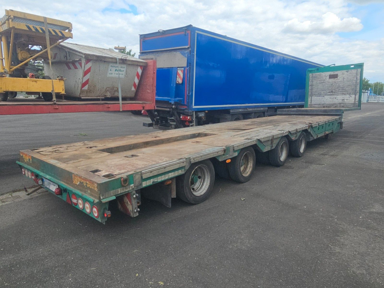 Meusburger MPG-4 Tieflader mit Radmulden 39.5t - Low loader semi-trailer: picture 1 Meusburger MPG-4 Tieflader mit Radmulden 39.5t - Low loader semi-trailer: picture 1