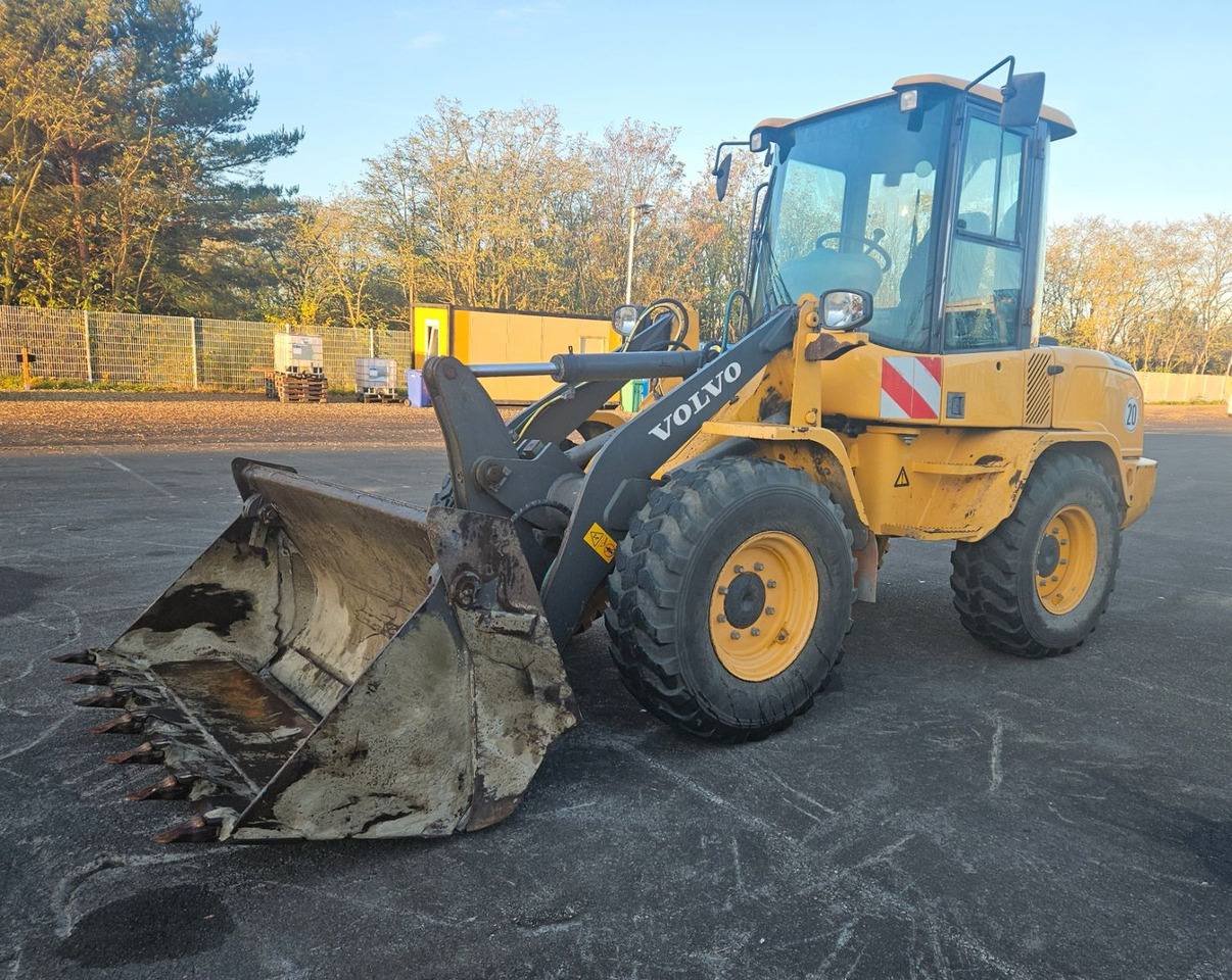 Volvo L30G Radlader mit Klappschaufel - Wheel loader: picture 1 Volvo L30G Radlader mit Klappschaufel - Wheel loader: picture 1