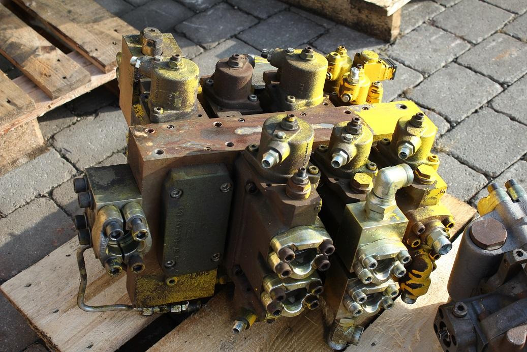 Furukawa W 735 - Hydraulic valve for Construction machinery: picture 3 Furukawa W 735 - Hydraulic valve for Construction machinery: picture 3