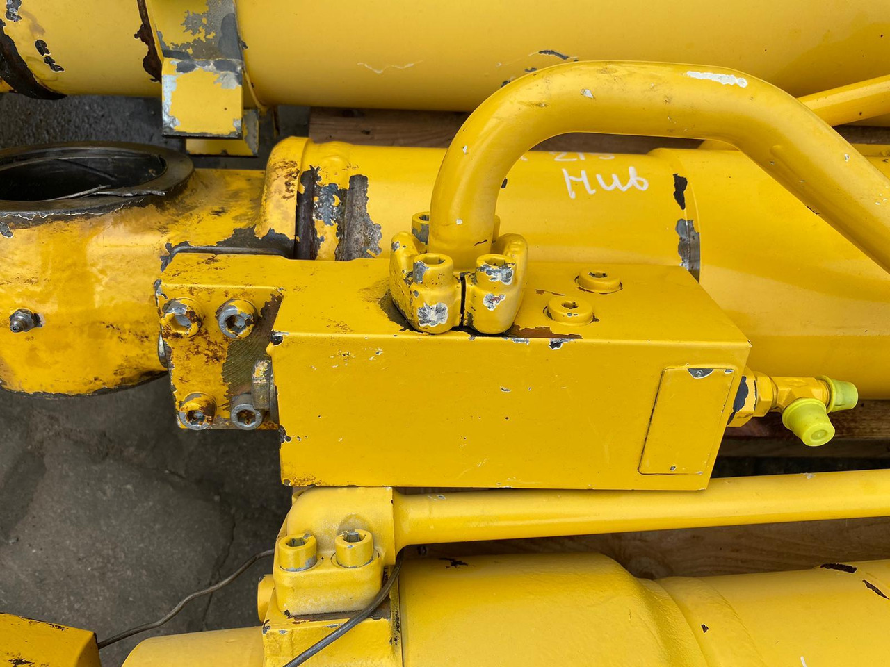 Holland E 215 - Hydraulic cylinder for Construction machinery: picture 3 Holland E 215 - Hydraulic cylinder for Construction machinery: picture 3