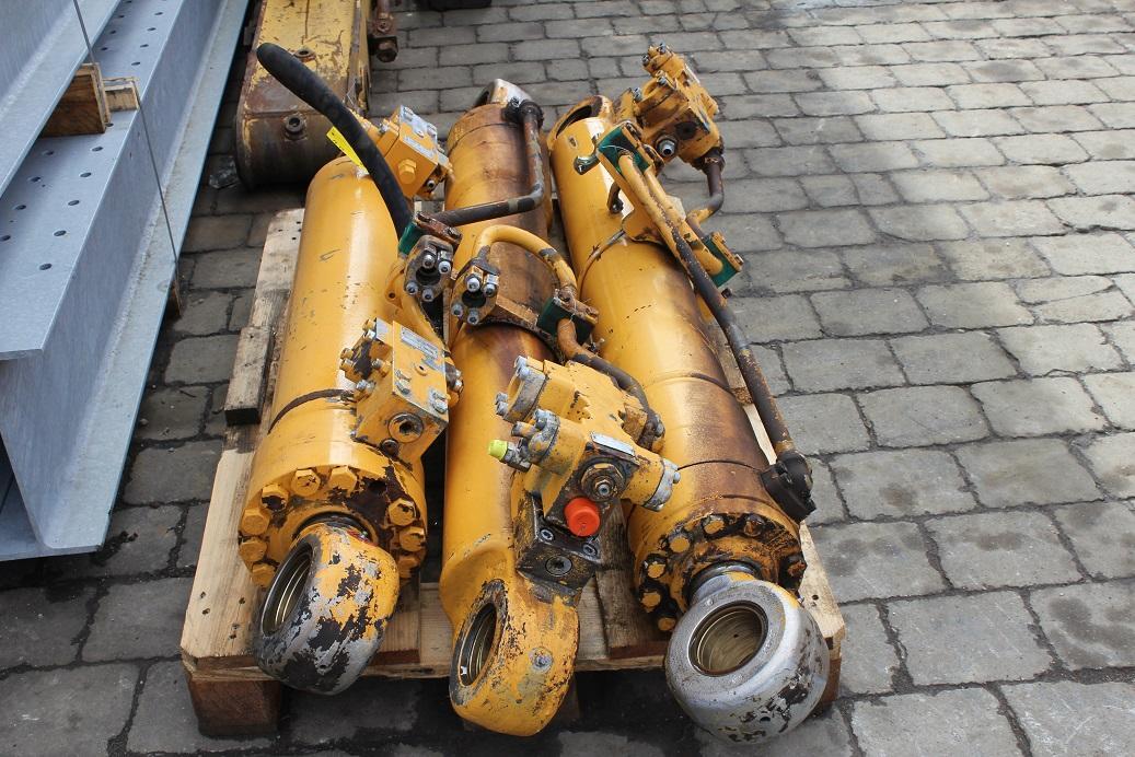 Liebherr A 922 LIT - Hydraulic cylinder for Construction machinery: picture 1 Liebherr A 922 LIT - Hydraulic cylinder for Construction machinery: picture 1