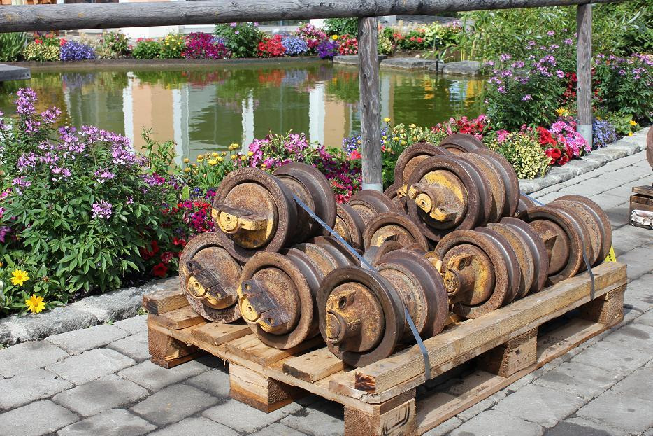 Liebherr LR 621 - Track roller for Construction machinery: picture 2 Liebherr LR 621 - Track roller for Construction machinery: picture 2