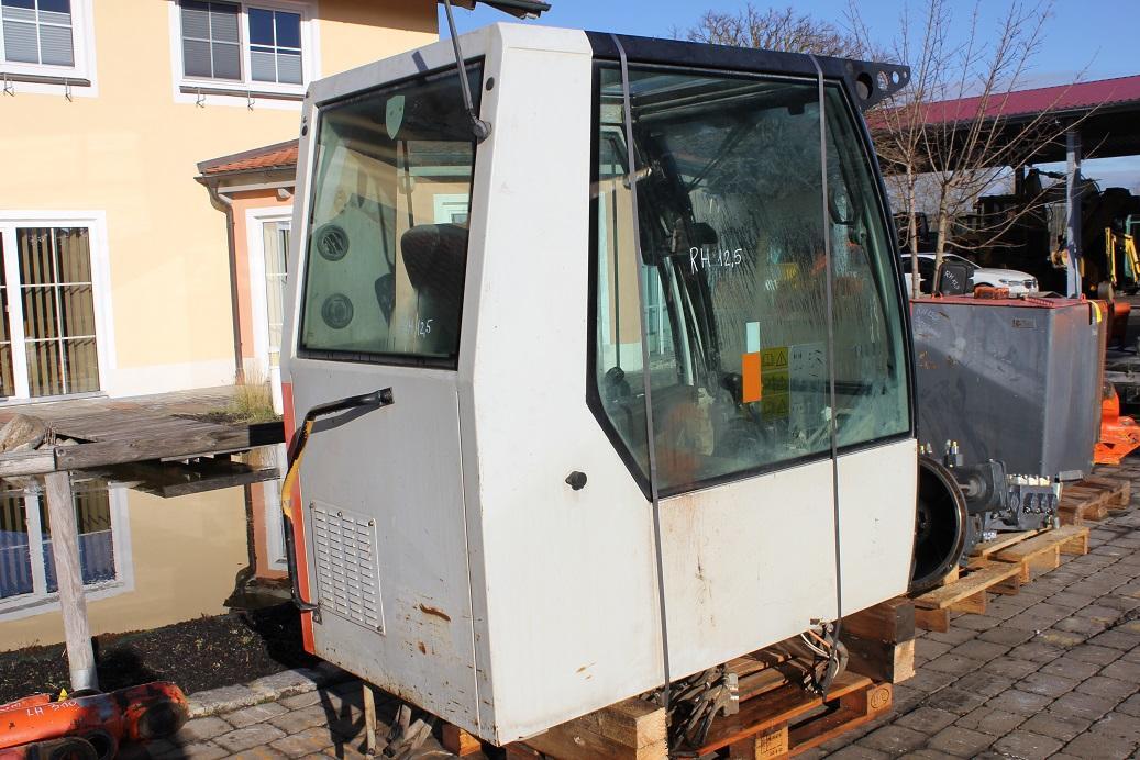 O&K RH 12,5 - Cab for Crawler excavator: picture 4 O&K RH 12,5 - Cab for Crawler excavator: picture 4