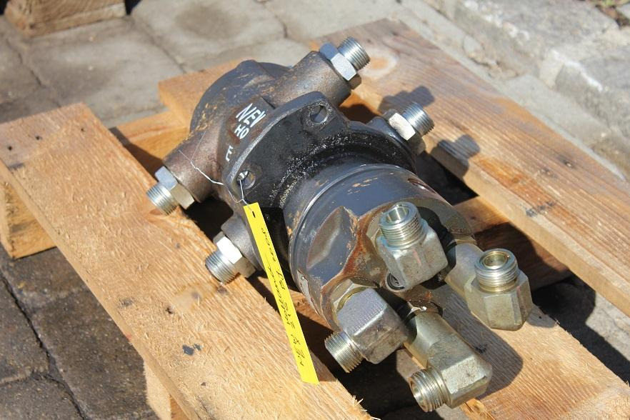 Holland E 215 - Spare parts for Excavator: picture 4 Holland E 215 - Spare parts for Excavator: picture 4