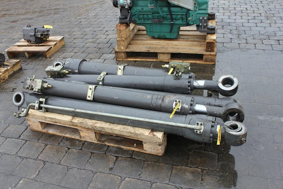 Volvo W 160 B - Hydraulic cylinder for Construction machinery: picture 1 Volvo W 160 B - Hydraulic cylinder for Construction machinery: picture 1