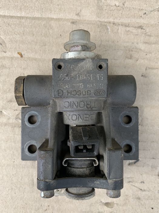 Bosch Moduł, zawór dozujący, wtrysk mocznika adblue 0444011006 - Muffler/ Exhaust system for Truck: picture 1 Bosch Moduł, zawór dozujący, wtrysk mocznika adblue 0444011006 - Muffler/ Exhaust system for Truck: picture 1