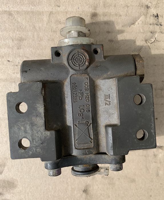 Bosch Moduł, zawór dozujący, wtrysk mocznika adblue 0444011006 - Muffler/ Exhaust system for Truck: picture 4 Bosch Moduł, zawór dozujący, wtrysk mocznika adblue 0444011006 - Muffler/ Exhaust system for Truck: picture 4