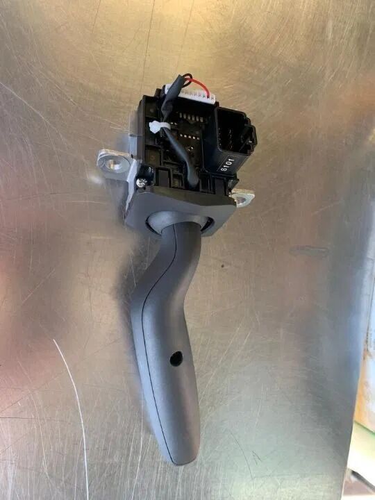 Scania PRZEŁĄCZNIK REFLEKTORÓW SYGNAŁÓW SKRĘTU CIĘŻARÓWKI 2653153 Scania truck - Steering column switch for Truck: picture 3 Scania PRZEŁĄCZNIK REFLEKTORÓW SYGNAŁÓW SKRĘTU CIĘŻARÓWKI 2653153 Scania truck - Steering column switch for Truck: picture 3