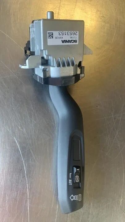 Scania PRZEŁĄCZNIK REFLEKTORÓW SYGNAŁÓW SKRĘTU CIĘŻARÓWKI 2653153 Scania truck - Steering column switch for Truck: picture 1 Scania PRZEŁĄCZNIK REFLEKTORÓW SYGNAŁÓW SKRĘTU CIĘŻARÓWKI 2653153 Scania truck - Steering column switch for Truck: picture 1