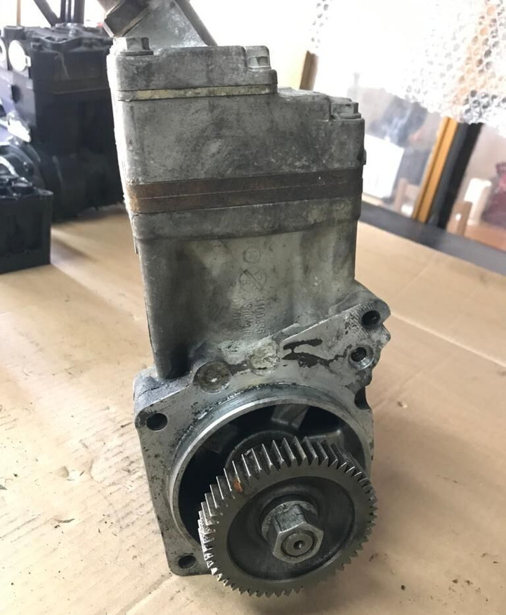 Voith LP490 A4711303215   Mercedes-Benz Actros MP4 Euro 6 A4711303215 Hurt Voith Wabco - Air brake compressor for Truck: picture 1 Voith LP490 A4711303215   Mercedes-Benz Actros MP4 Euro 6 A4711303215 Hurt Voith Wabco - Air brake compressor for Truck: picture 1