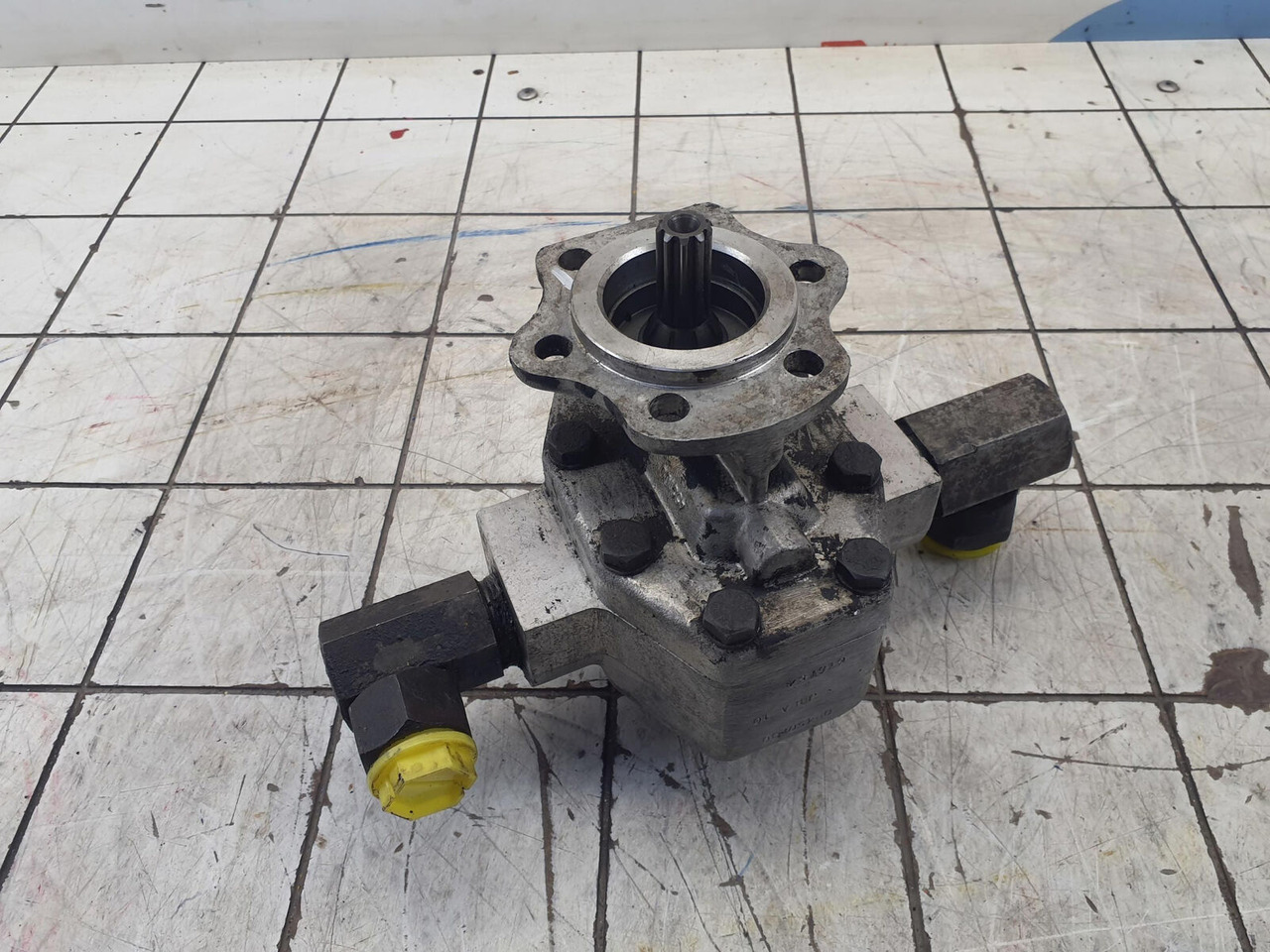 Clark Dana gear Pump 450230 - Hydraulic pump for Mobile crane: picture 2 Clark Dana gear Pump 450230 - Hydraulic pump for Mobile crane: picture 2