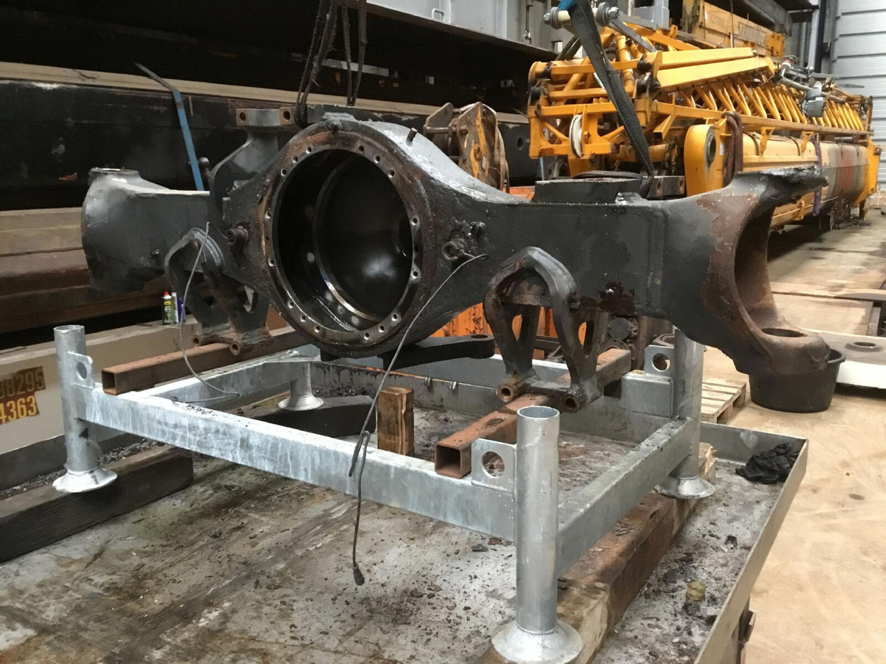 FAUN ATF 50G-3 axle 3 housing - Axle and parts for Mobile crane: picture 1 FAUN ATF 50G-3 axle 3 housing - Axle and parts for Mobile crane: picture 1