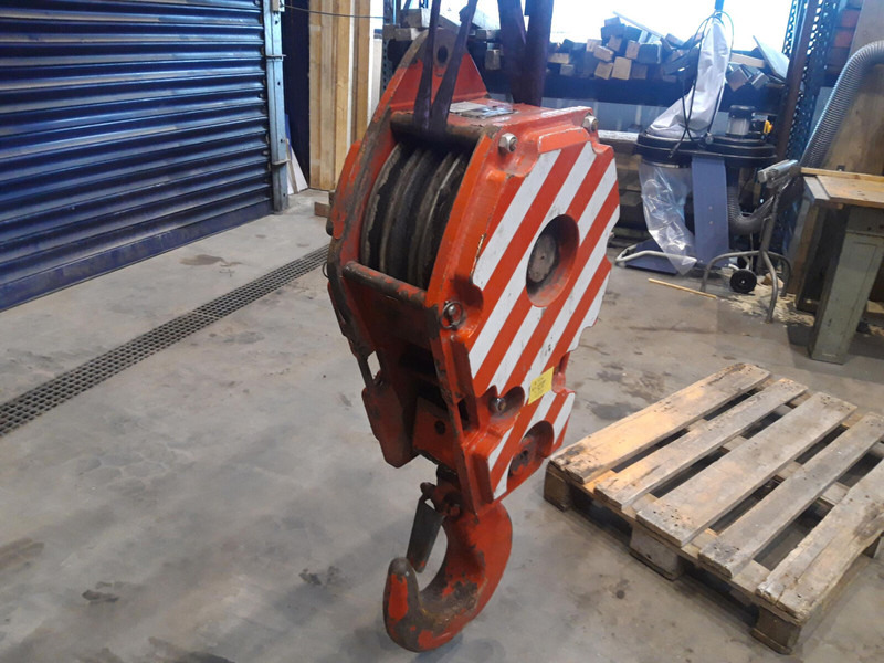Faun Hookblock 16mm 3 sheave 32 ton - Truck mounted crane: picture 2 Faun Hookblock 16mm 3 sheave 32 ton - Truck mounted crane: picture 2