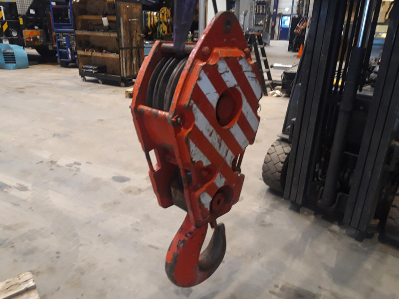 Faun Hookblock 16mm 3 sheave 32 ton - Truck mounted crane: picture 4 Faun Hookblock 16mm 3 sheave 32 ton - Truck mounted crane: picture 4